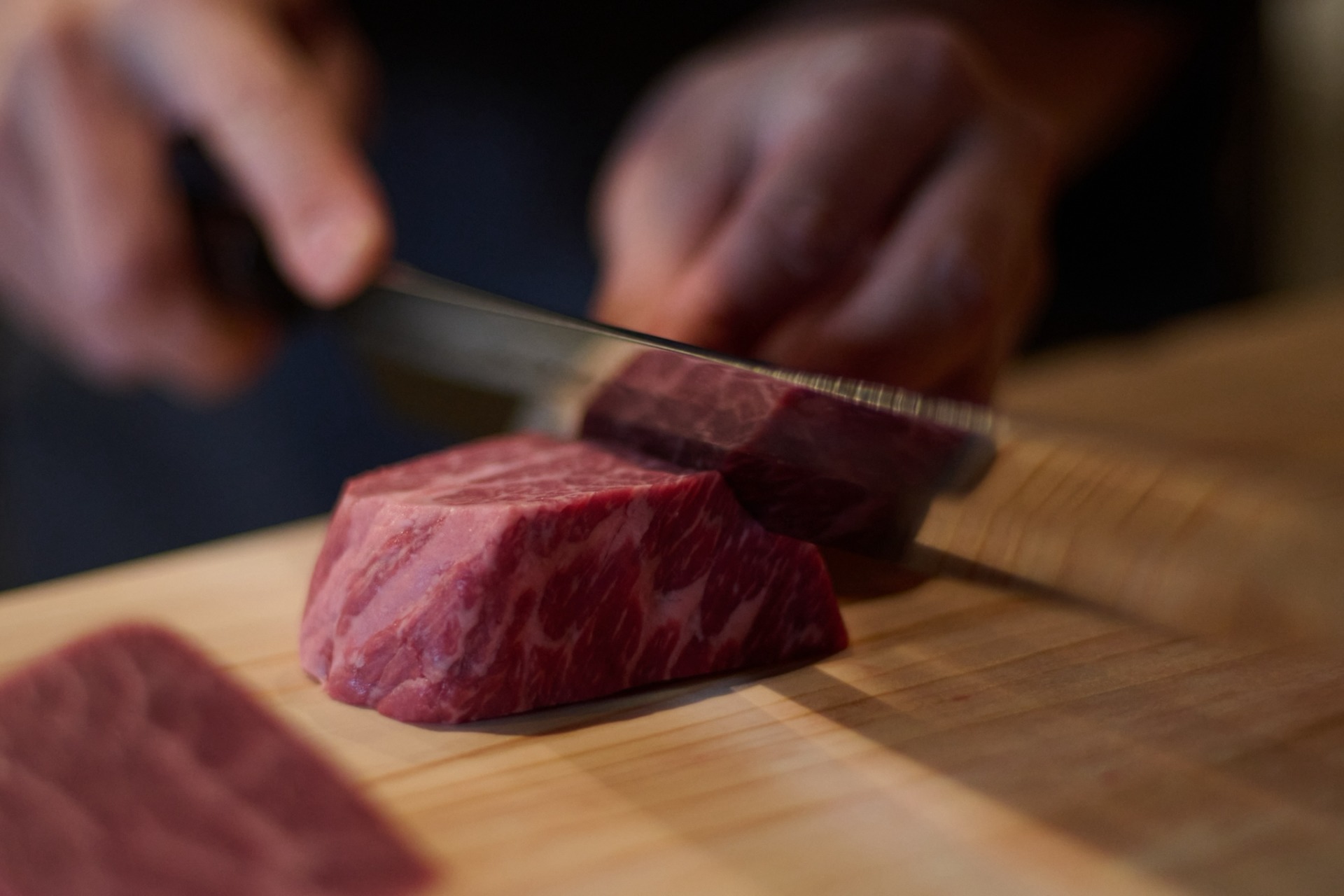 スペシャリテの生肉神戸牛